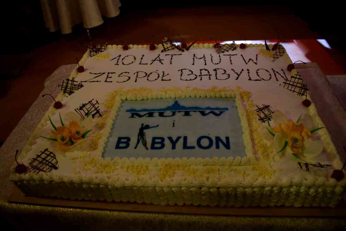 Zdjęcie przedstawia jubileuszowy tort