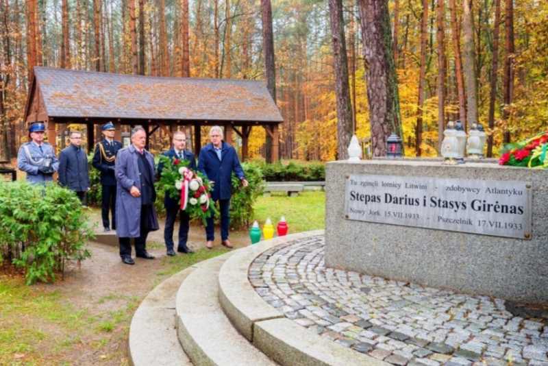 Zaduszkowe wspominki przy pomniku litewskich lotników